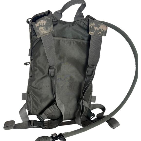 US Army CAMELBAK Camouflage Backpack Water Hydration System Bladder Military - Picture 2 of 8